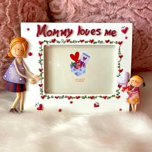 “Mommy loves Me” picture frame.